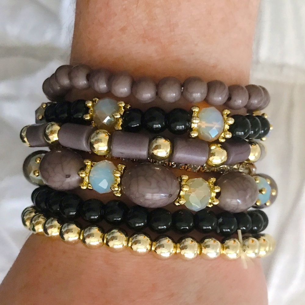 🌺 Beaded Bracelet Stack Bundle - Picture 2 of 3